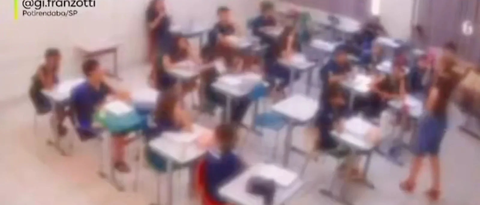 [VÍDEO] Professora é afastada após dizer a alunos que negros vão morrer caso Flávio Bolsonaro seja eleito