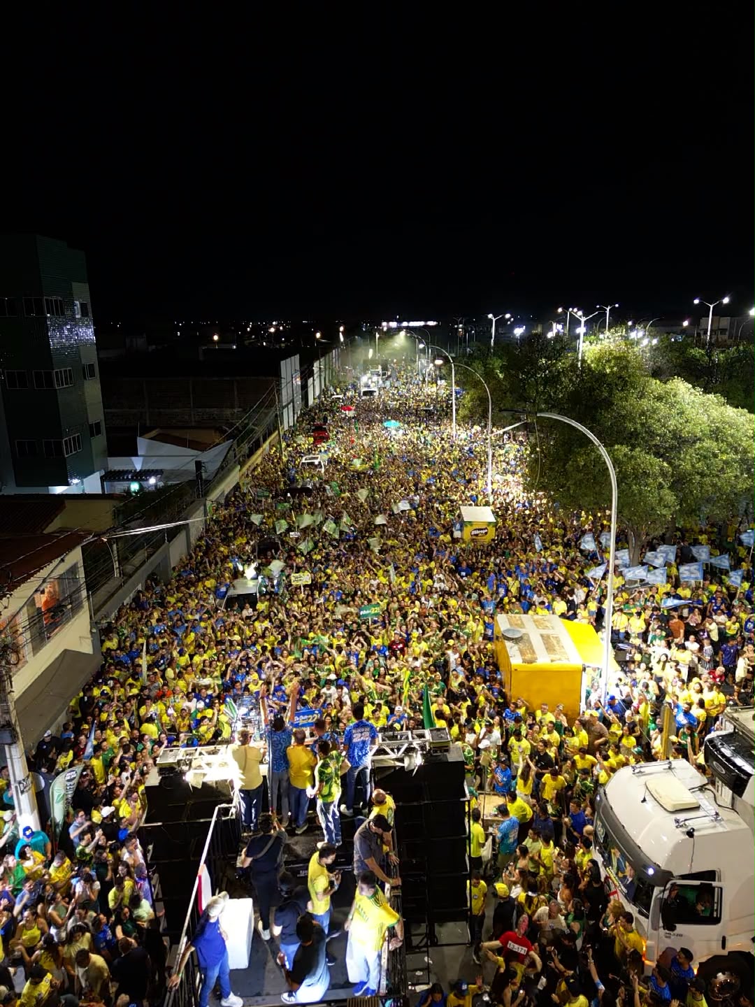 [VÍDEO] “MAIOR MOBILIZAÇÃO DO NORDESTE”: Nikolas Ferreira lidera ‘Bloquinho 22’ na reta final do 2º turno no Recife