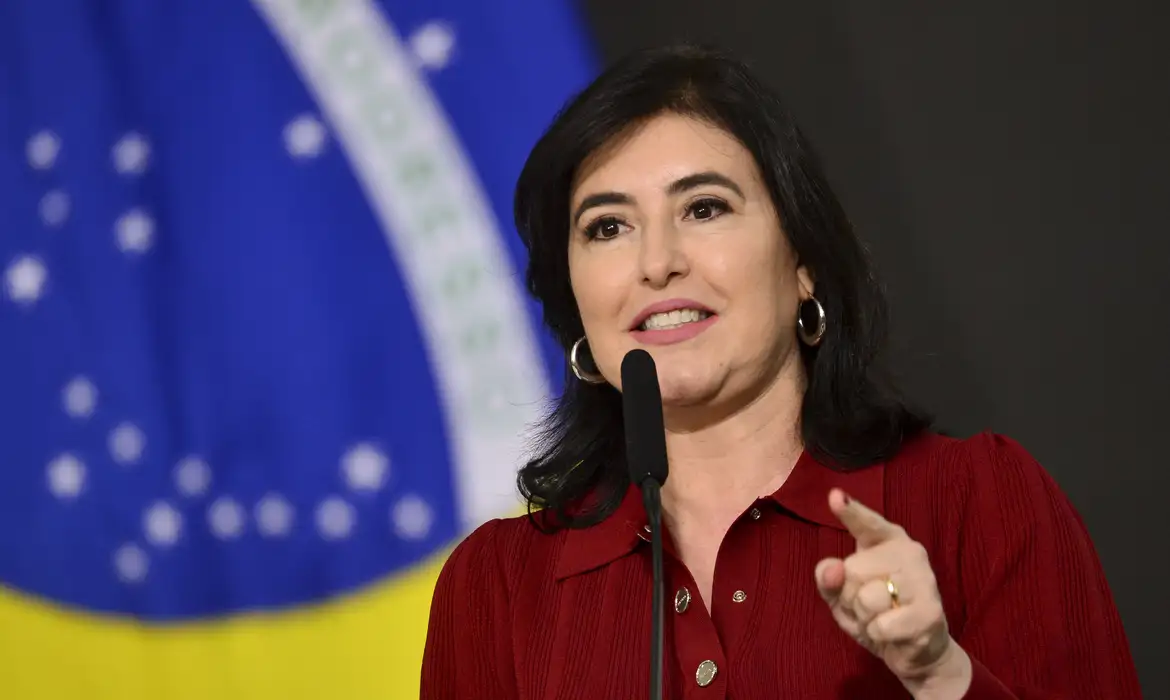 Simone Tebet ganha força para vaga no STF em lista de cotados do governo Lula