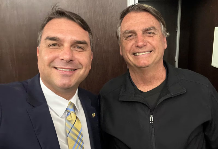 Bolsonaro pede ao STF liberação de visitas de Flávio na prisão domiciliar