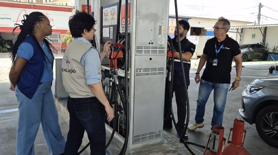 Ipem reprova 12 bombas de combustíveis após identificar falhas em equipamentos