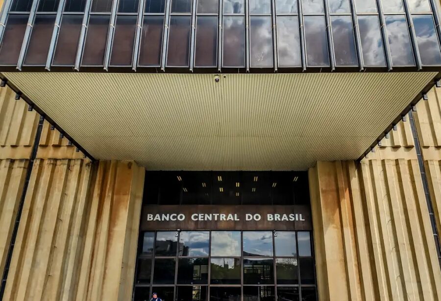 Endividados de risco sobem 75% e somam 20,3 milhões, diz BC