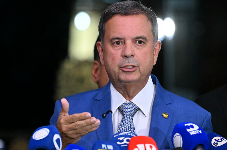 Rogério Marinho recebe alta hospitalar após internação por mal-estar
